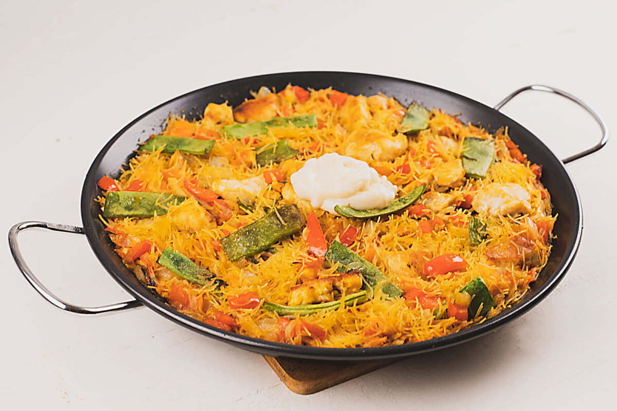 fideuá de pollo paso 15