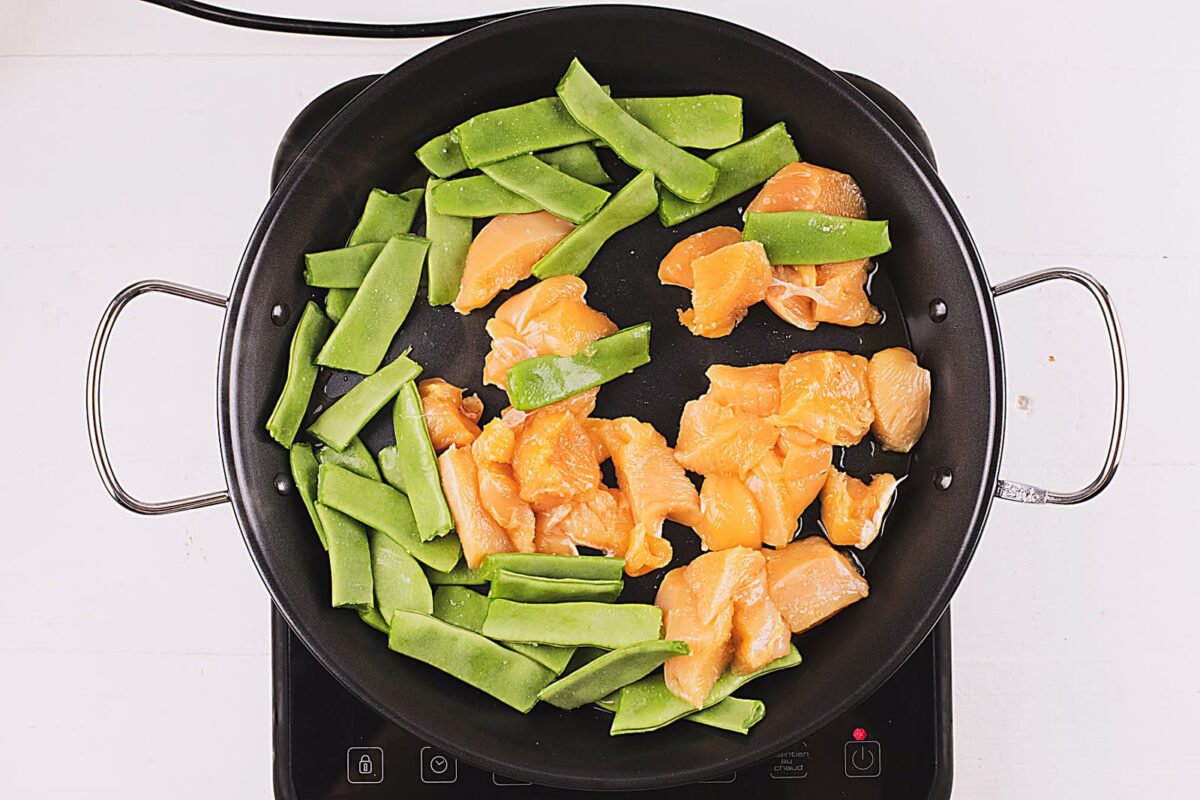 fideuá de pollo paso 3