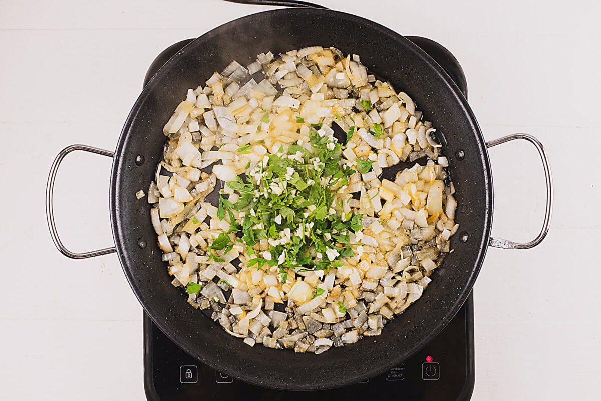 fideuá de pollo paso 6