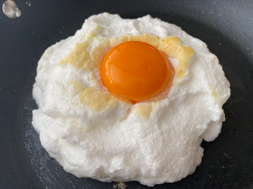 Huevos Orsini. Cómo hacer cloud eggs
