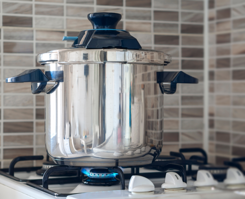 La olla exprés: historia, funcionamiento y cómo sacarle el máximo partido en la cocina