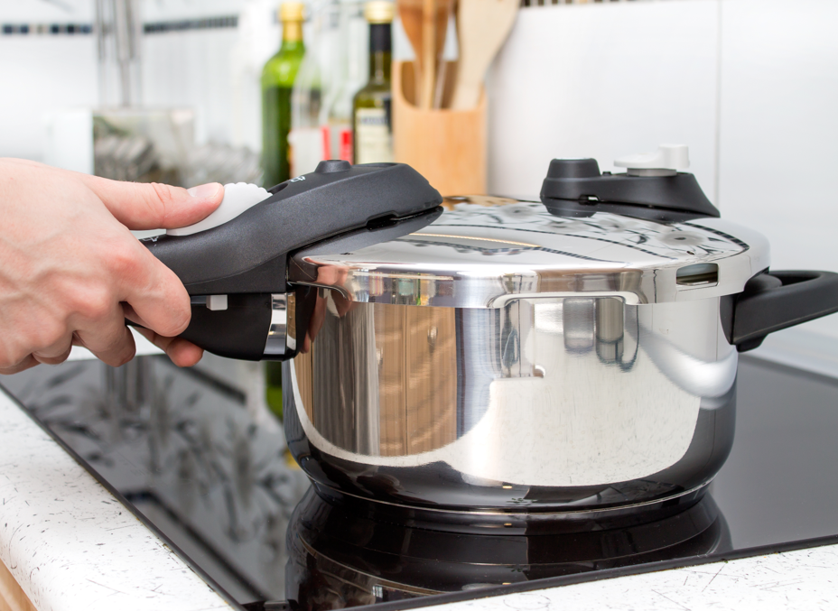 La olla exprés: historia, funcionamiento y cómo sacarle el máximo partido en la cocina
