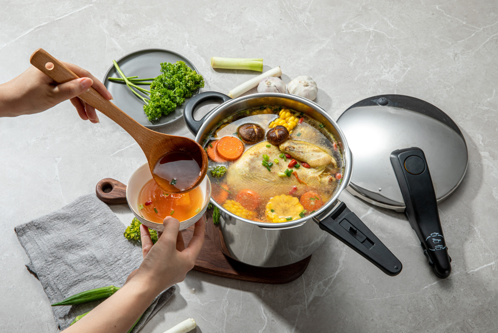 La olla exprés: historia, funcionamiento y cómo sacarle el máximo partido en la cocina