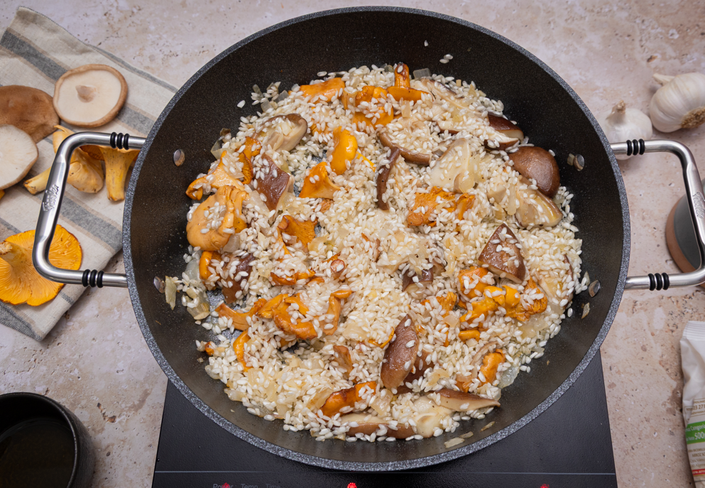 Risotto de setas, trufa y langostinos