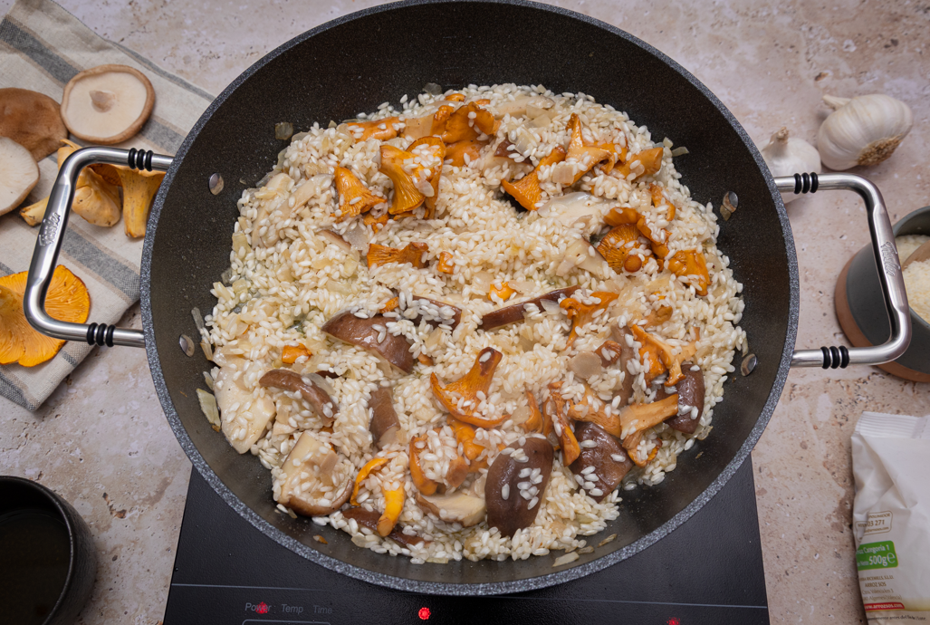 Risotto de setas, trufa y langostinos