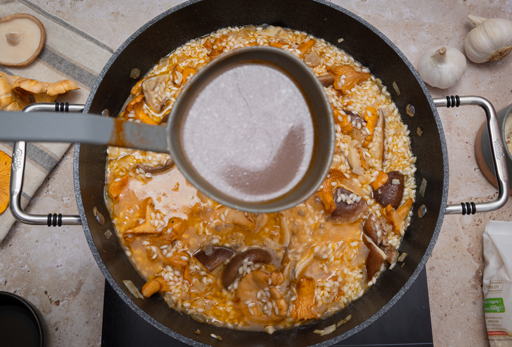 Risotto de setas, trufa y langostinos