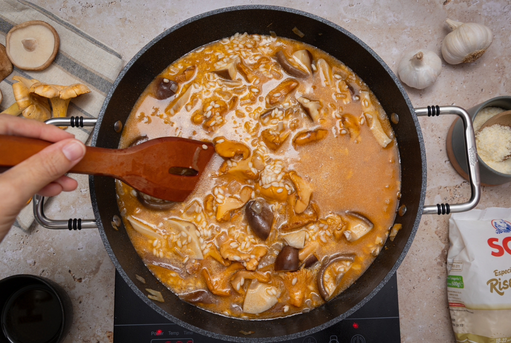 Risotto de setas, trufa y langostinos