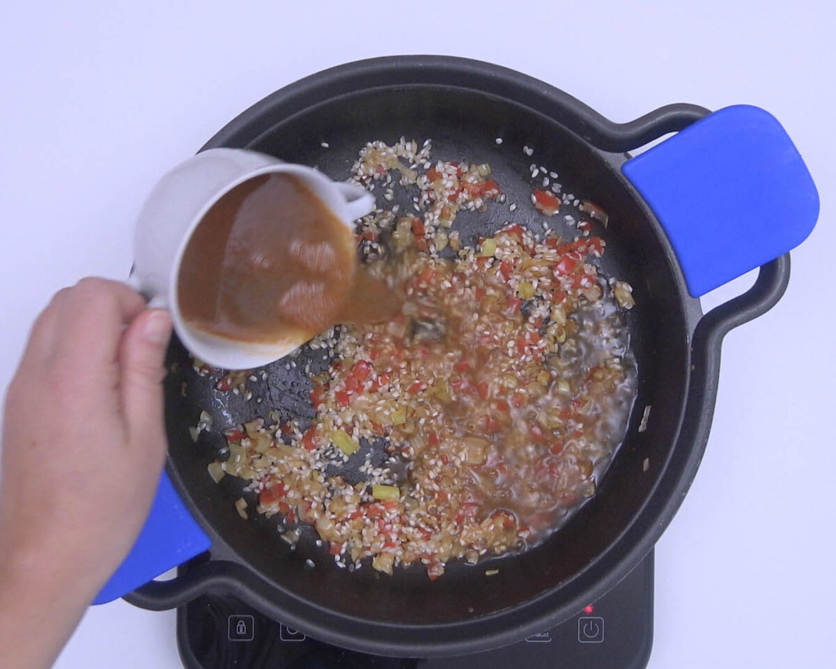 saquitos rellenos de arroz con langostinos paso 17