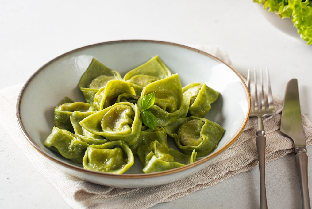 Tres salsas para tortellini de espinacas