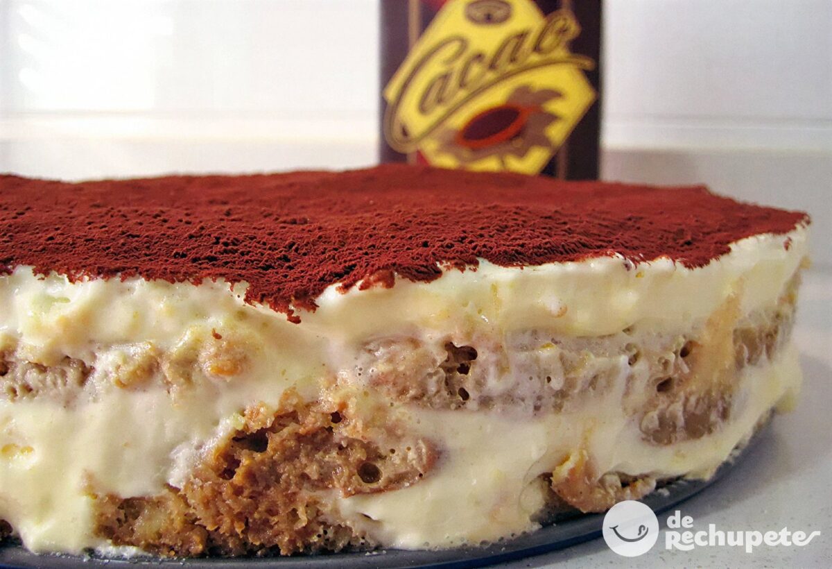 Tiramisú fácil con nata montada