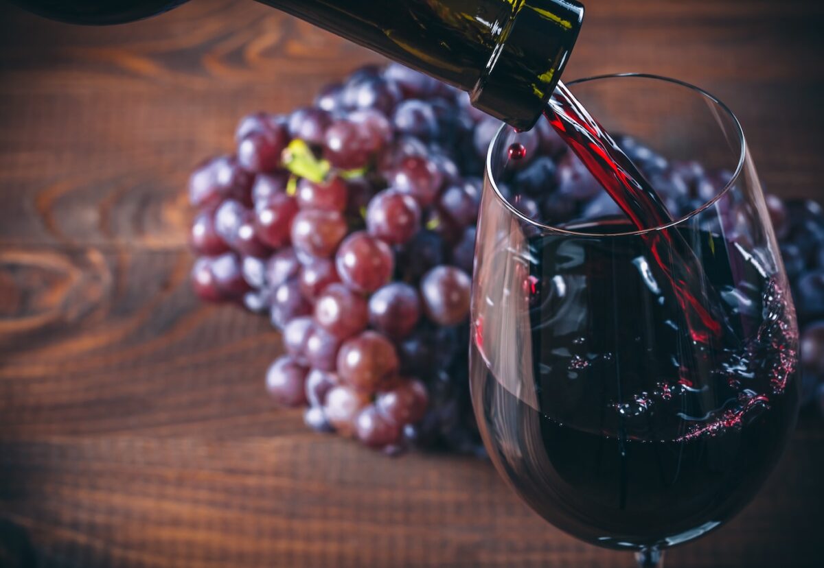 Vino tinto. Historia, propiedades y cómo disfrutarlo dentro de una dieta mediterránea