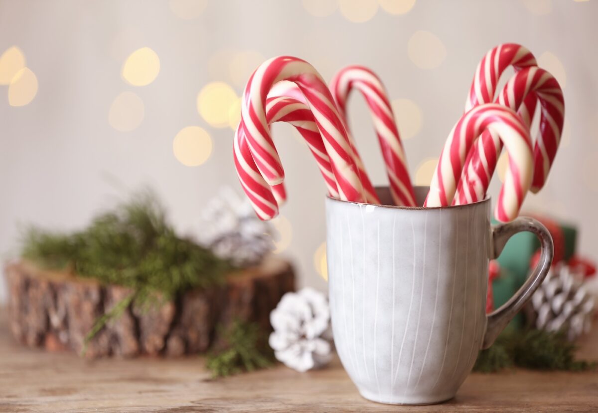 El bastón de caramelo navideño: historia, mitos y curiosidades de un dulce clásico