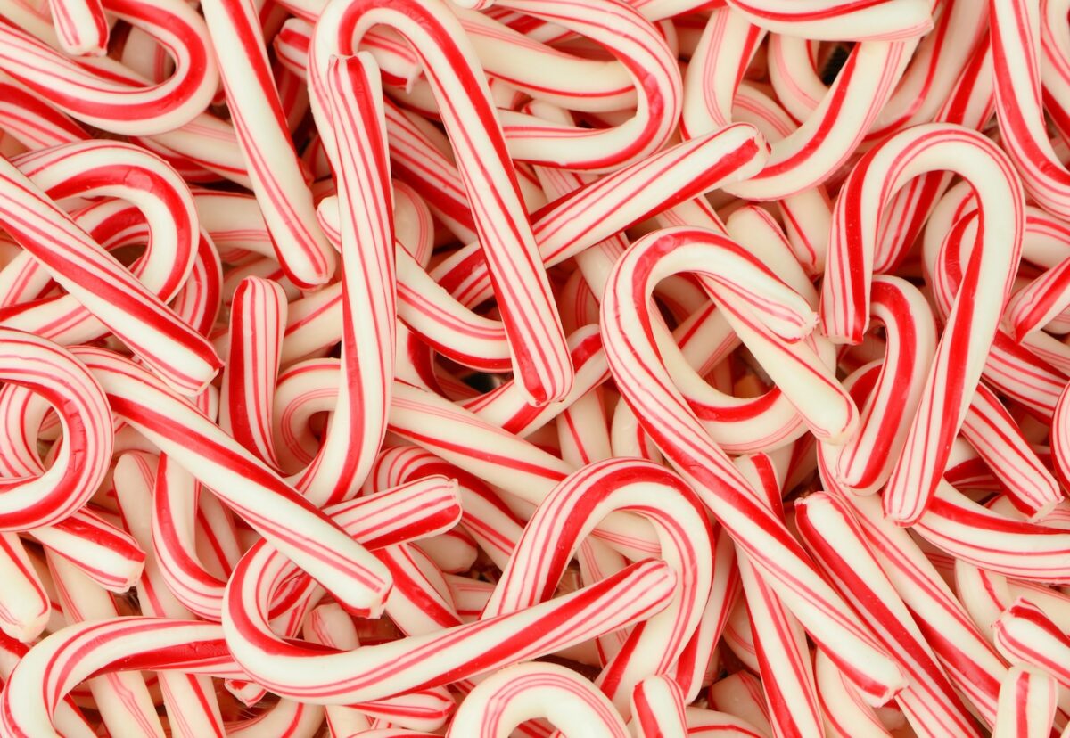 El bastón de caramelo navideño: historia, mitos y curiosidades de un dulce clásico
