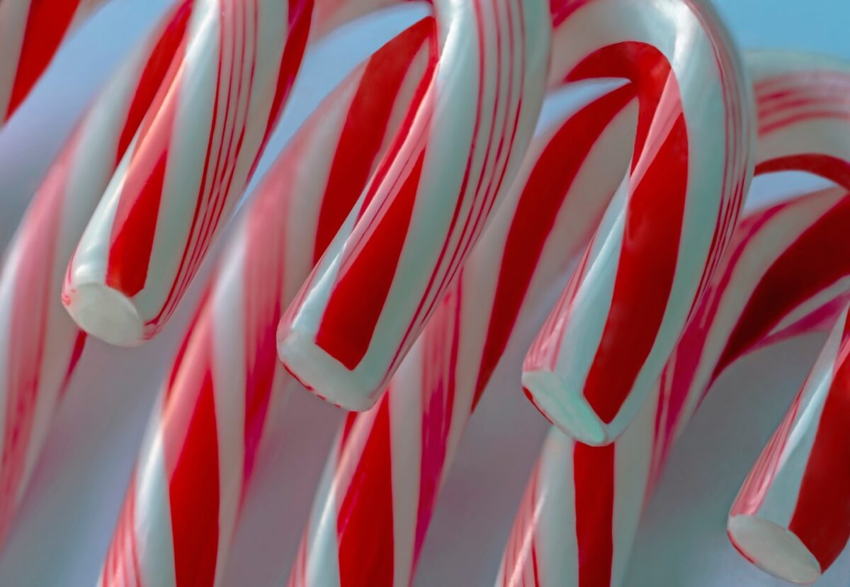 El bastón de caramelo navideño: historia, mitos y curiosidades de un dulce clásico