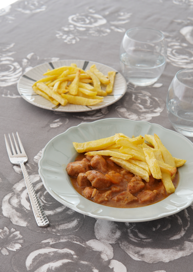 Carne de cerdo en salsa. Guiso clásico de los que apetece siempre