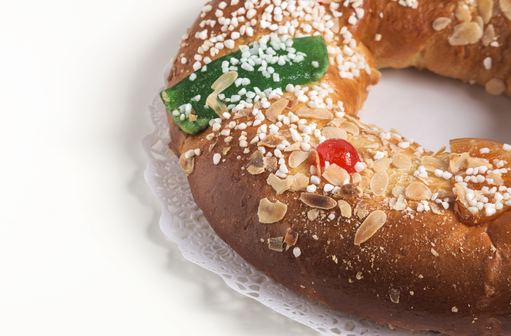 Guía completa para rellenar un roscón de Reyes: trucos, rellenos y cómo evitar errores