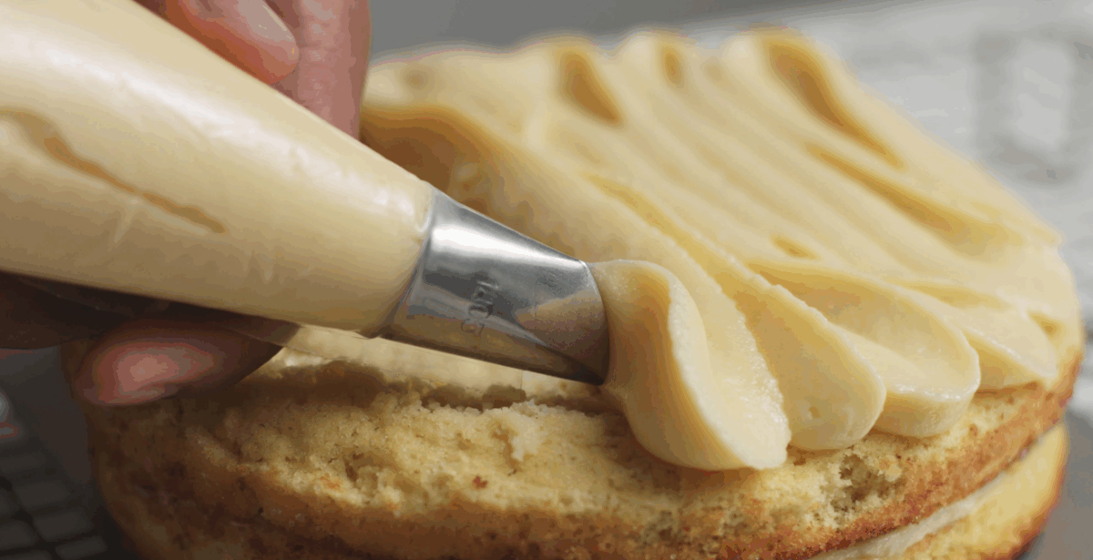 Guía completa para rellenar un roscón de Reyes: trucos, rellenos y cómo evitar errores