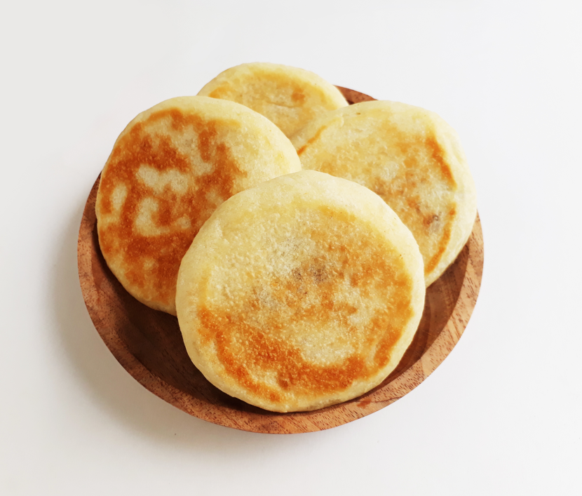 Hotteok coreano salado. Tortitas de patata rellenas de queso