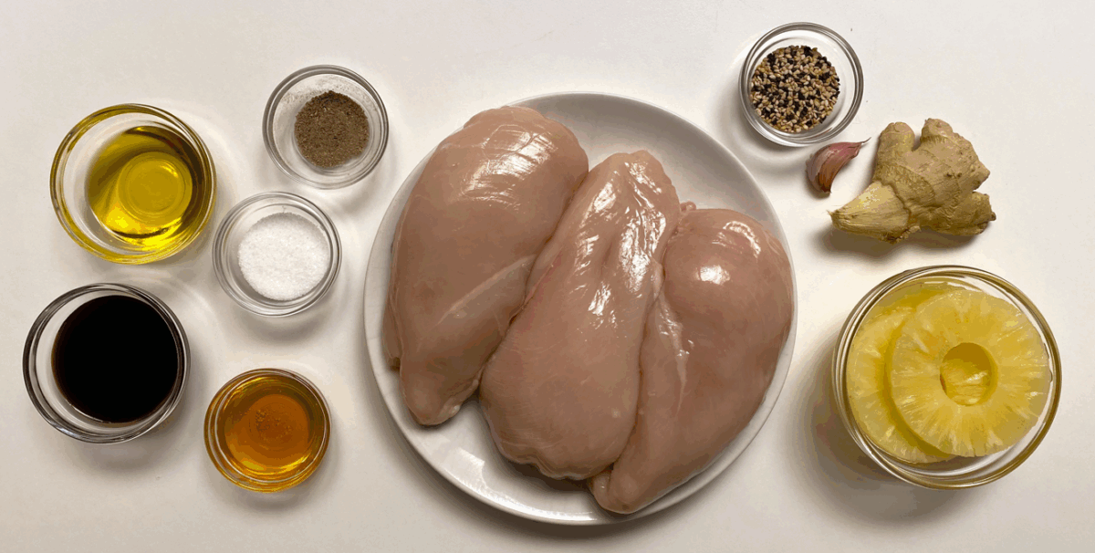 Pechugas de pollo glaseadas con salsa teriyaki y piña