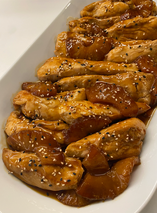 Pechugas de pollo glaseadas con salsa teriyaki y piña