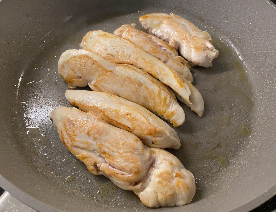 Pechugas de pollo glaseadas con salsa teriyaki y piña