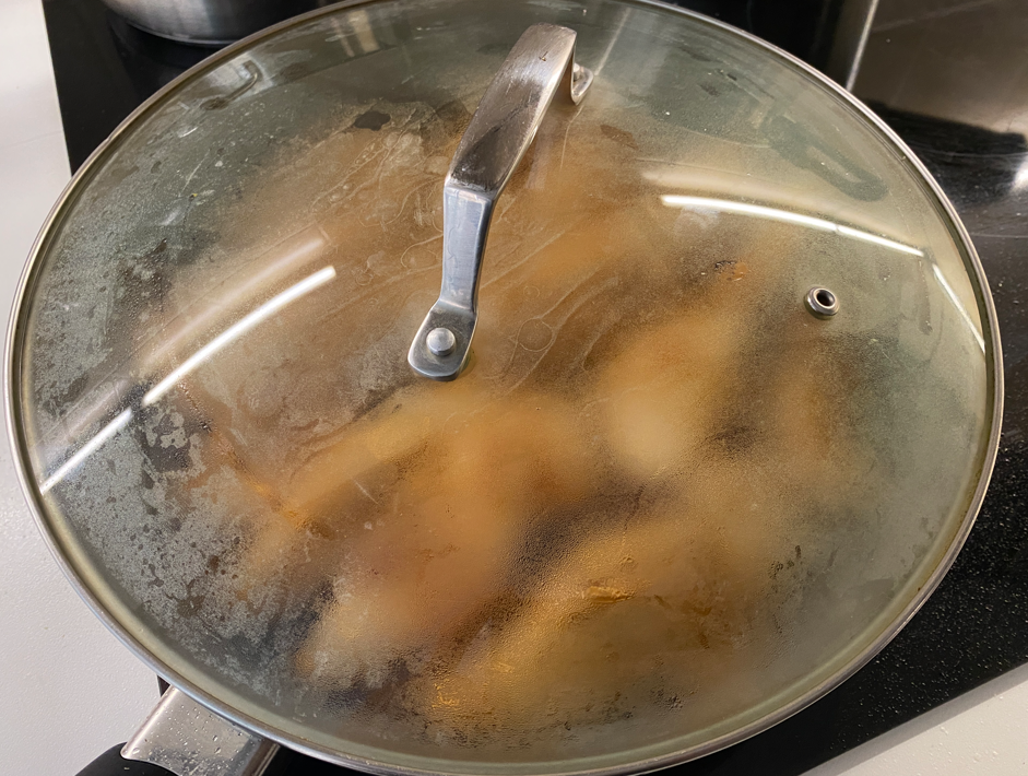 Pechugas de pollo glaseadas con salsa teriyaki y piña