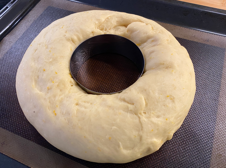 Roscón relleno de turrón de Jijona