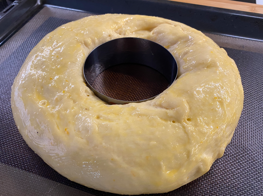 Roscón relleno de turrón de Jijona