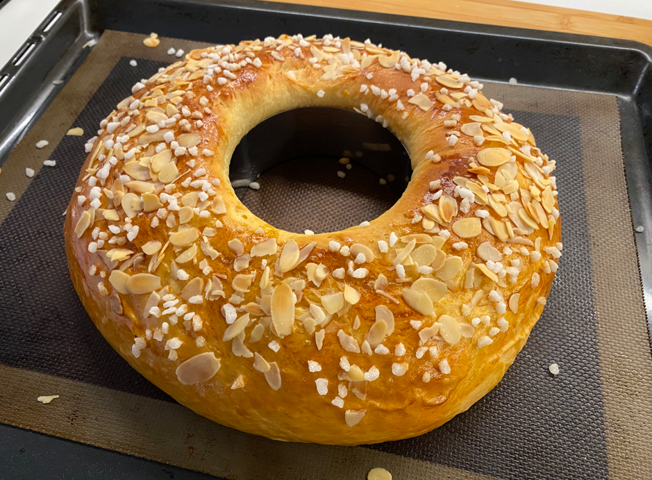 Roscón relleno de turrón de Jijona