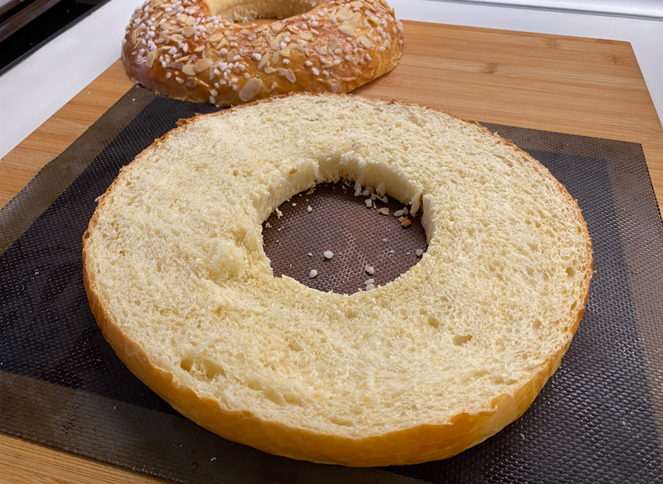 Roscón relleno de turrón de Jijona