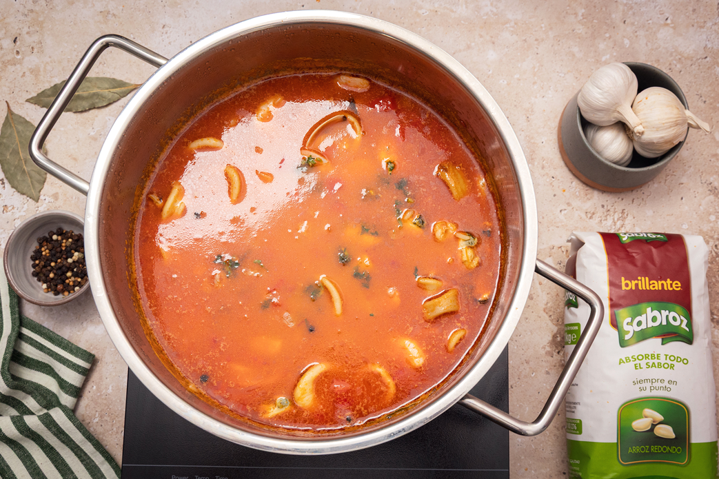 Sopa navideña marinera con arroz