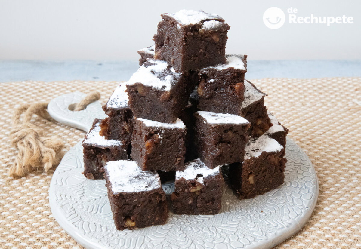 Brownie de chocolate y nueces con olla exprés. Receta fácil y sin horno