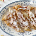 Chrusciki o alitas de ángel polacas. Postre de Carnaval