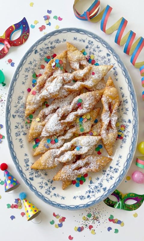 Chrusciki o alitas de ángel polacas. Postre de Carnaval