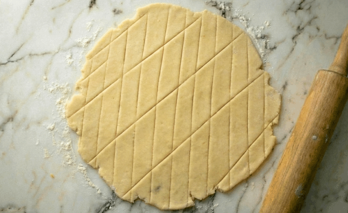 Chrusciki o alitas de ángel polacas. Postre de Carnaval