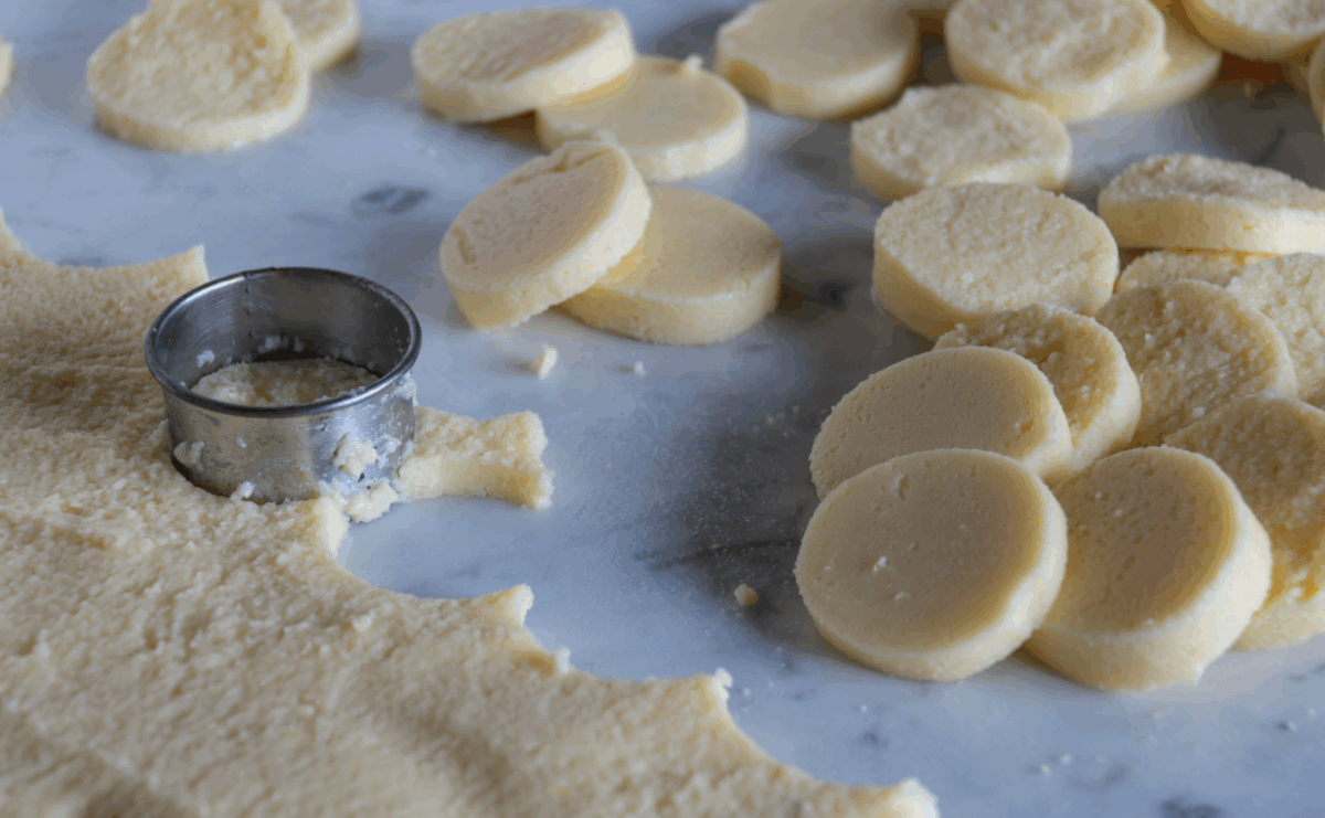 Ñoquis o Gnocchi de sémola alla romana. La receta italiana al horno que siempre queda bien