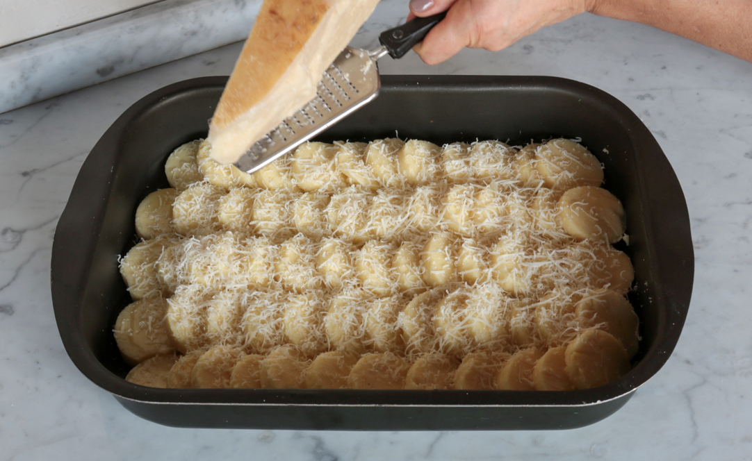 Ñoquis o Gnocchi de sémola alla romana. La receta italiana al horno que siempre queda bien