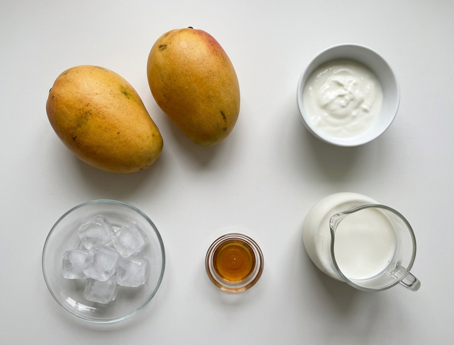 Batido de mango casero. Receta fácil, cremosa y refrescante