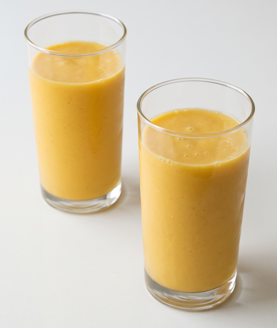 Batido de mango casero. Receta fácil, cremosa y refrescante