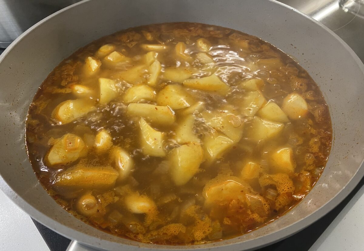 Borreta alicantina. Receta de cuchara con bacalao y patata