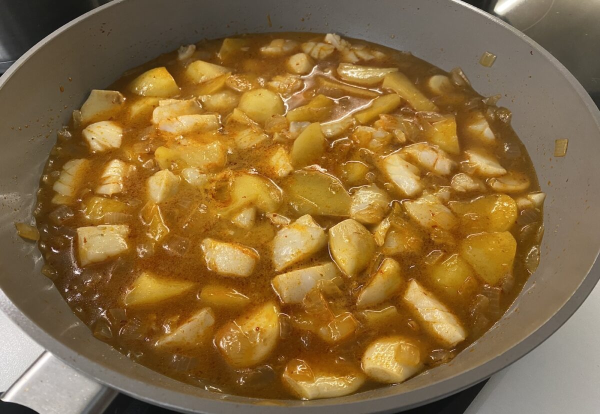 Borreta alicantina. Receta de cuchara con bacalao y patata