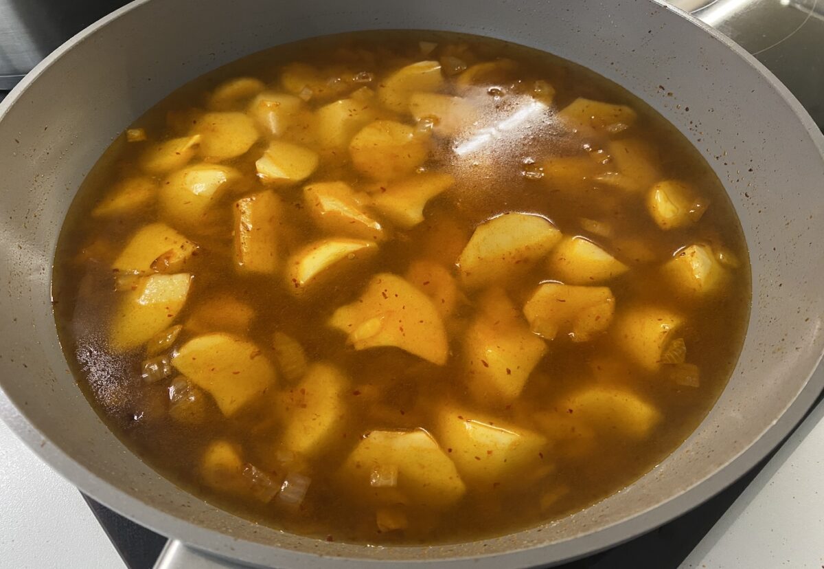 Borreta alicantina. Receta de cuchara con bacalao y patata