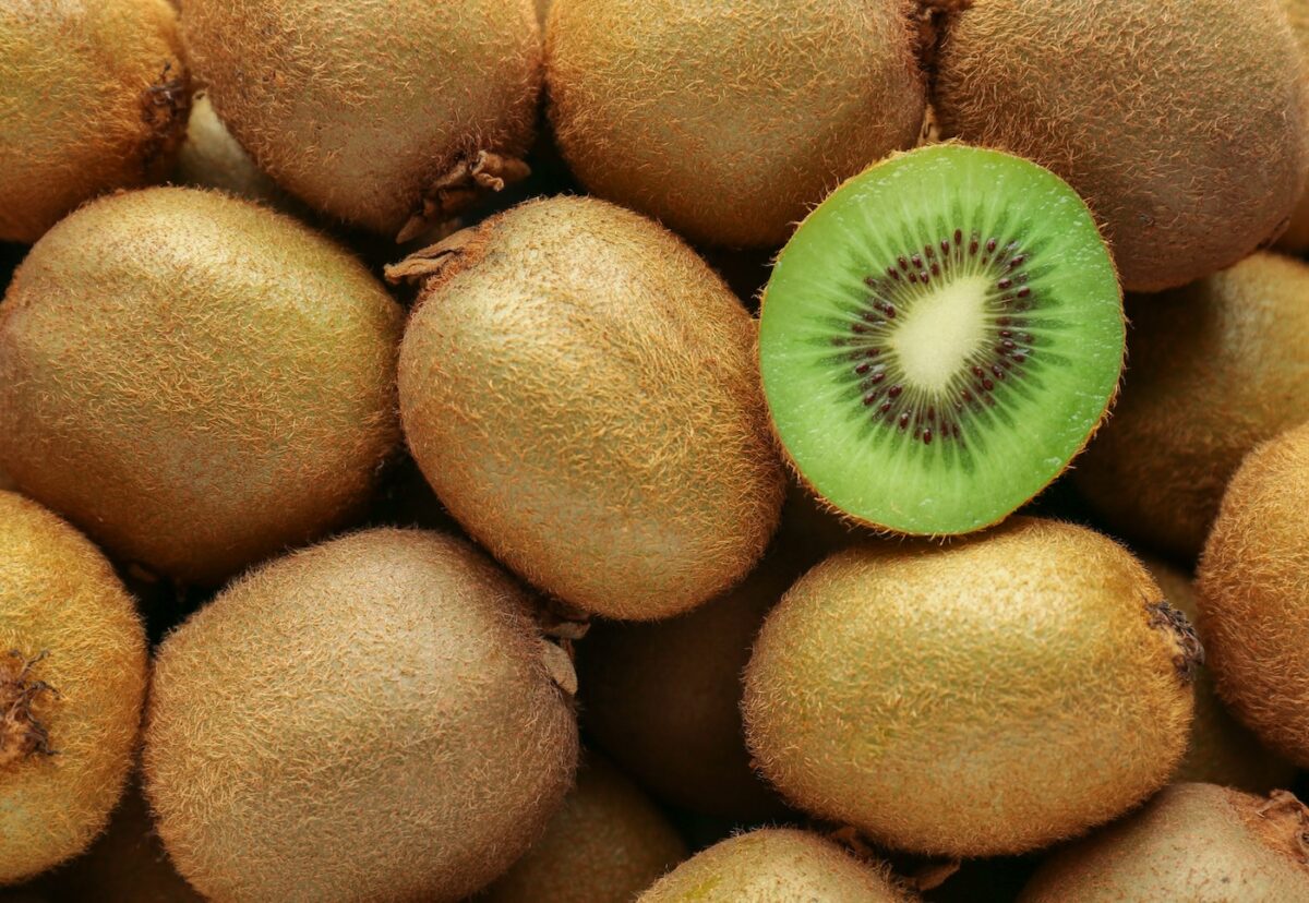 Kiwi. ¿Qué es? Propiedades, beneficios y cómo usarlo en la cocina