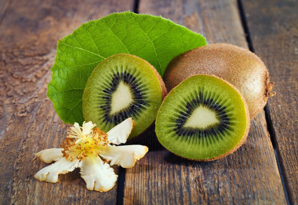 Kiwi. ¿Qué es? Propiedades, beneficios y cómo usarlo en la cocina