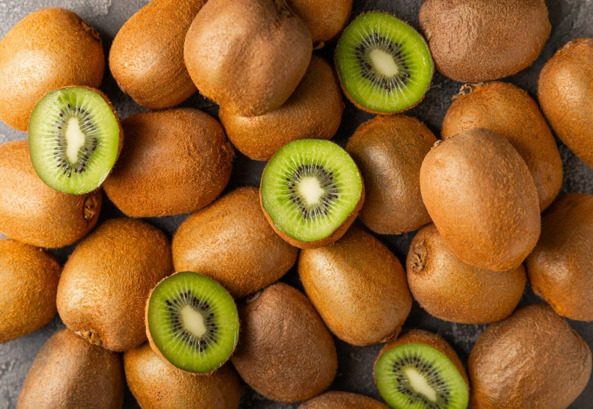 Kiwi. ¿Qué es? Propiedades, beneficios y cómo usarlo en la cocina