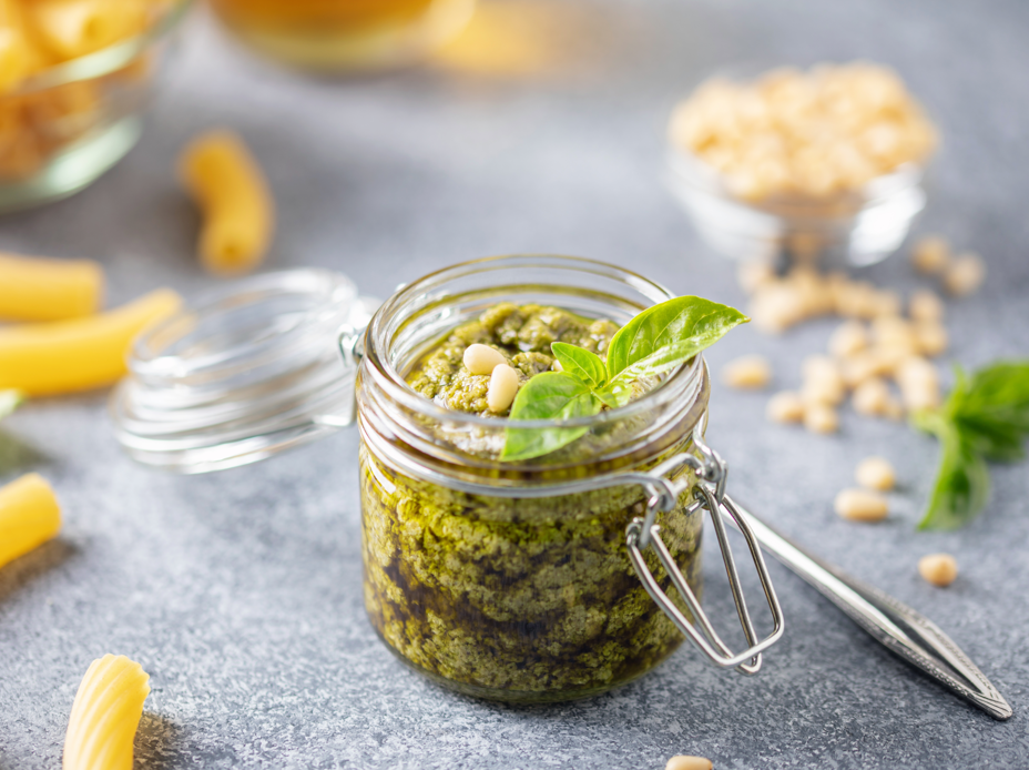 Nuez de cedro: qué es, propiedades y cómo usarla en la cocina