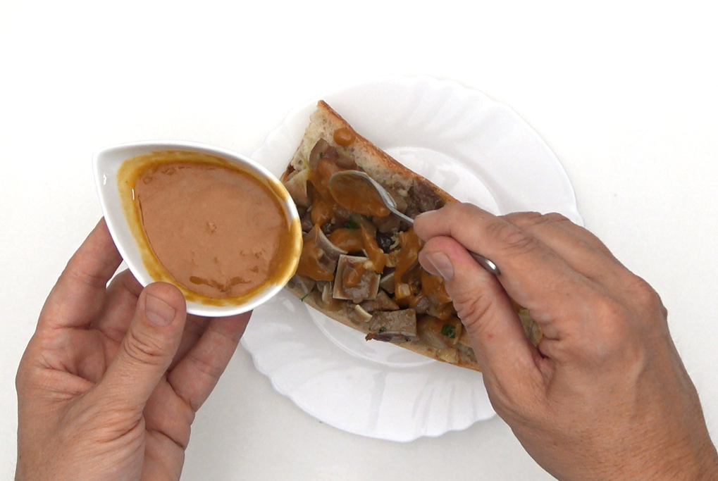 Tapa crujiente de oreja al estilo madrileño y bocata de oreja. El combo perfecto