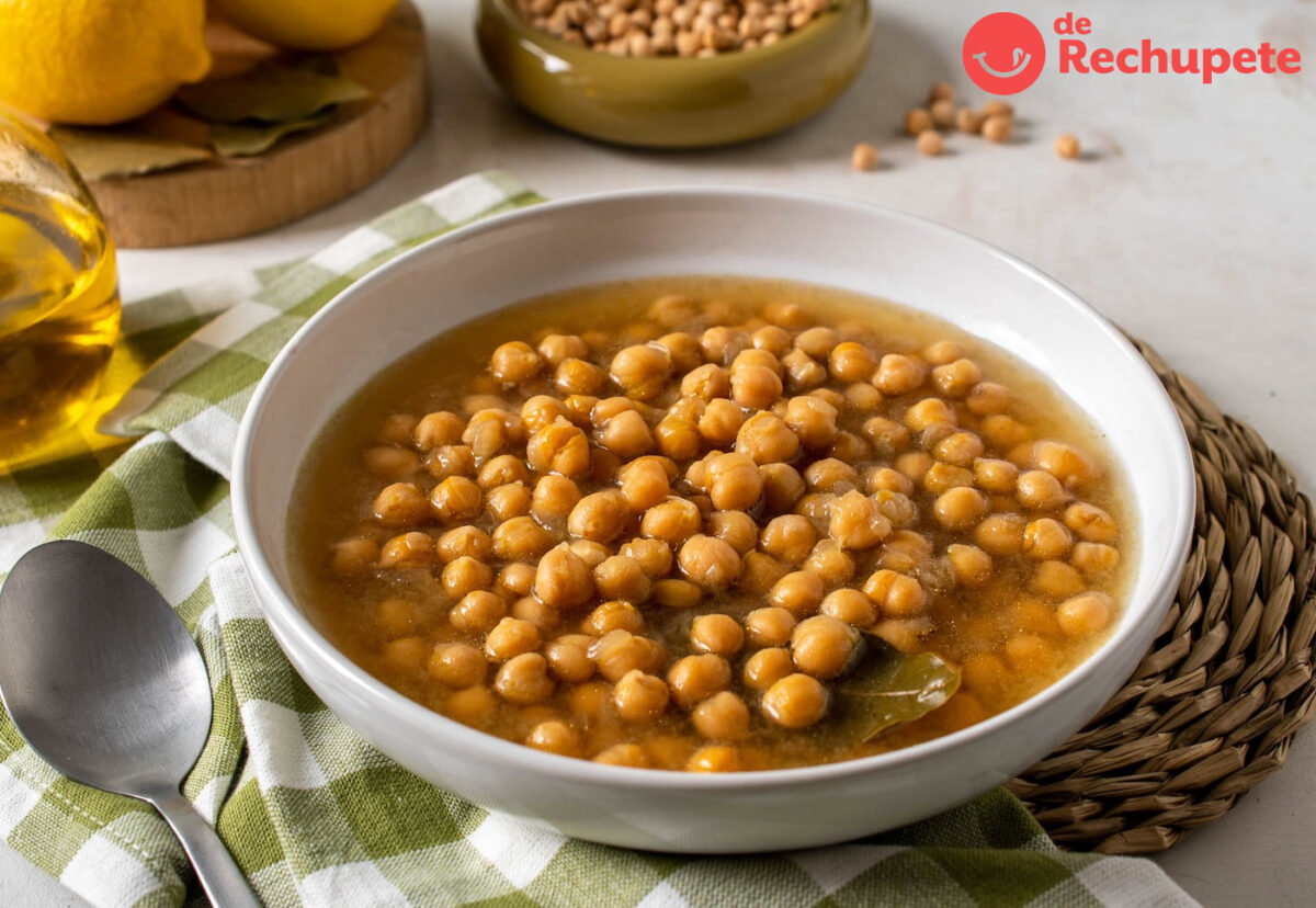 Sopa o caldo de garbanzos. Receta casera paso a paso