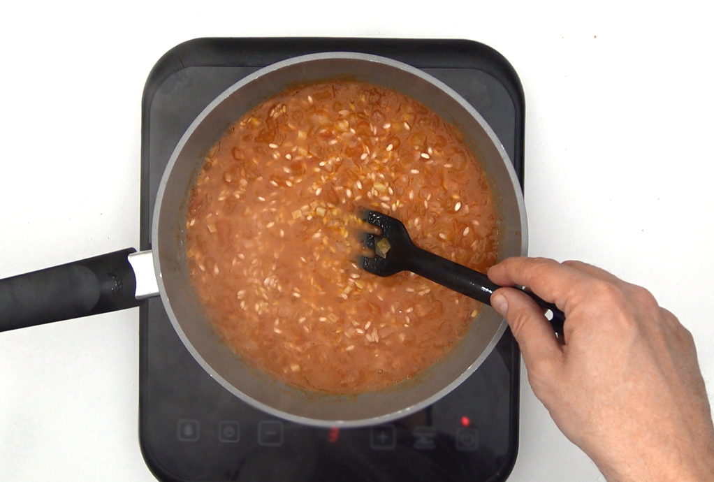 Risotto de tomate fresco con burrata y albahaca