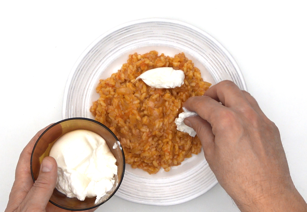 Risotto de tomate fresco con burrata y albahaca